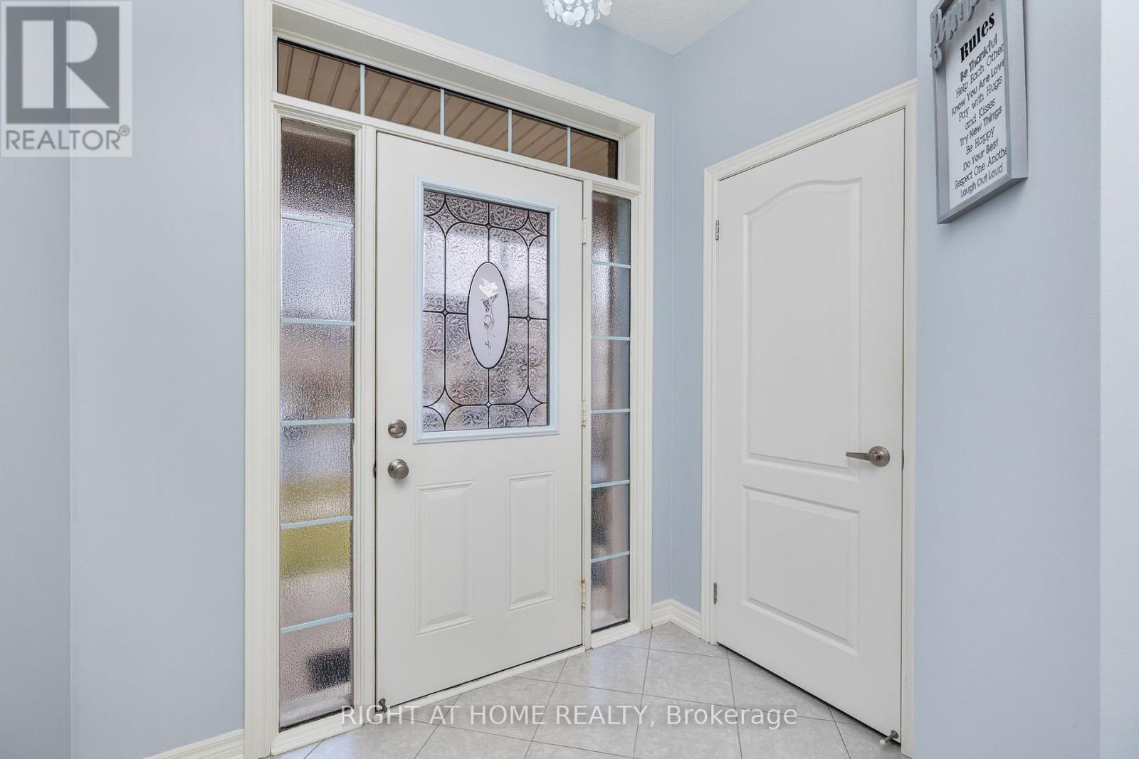 Property at 557 SETTLERS ROAD W image 3