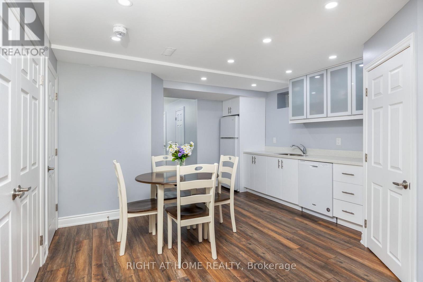 557 Settlers Road W, Oakville, Ontario  L6M 1N7 - Photo 32 - W12067513