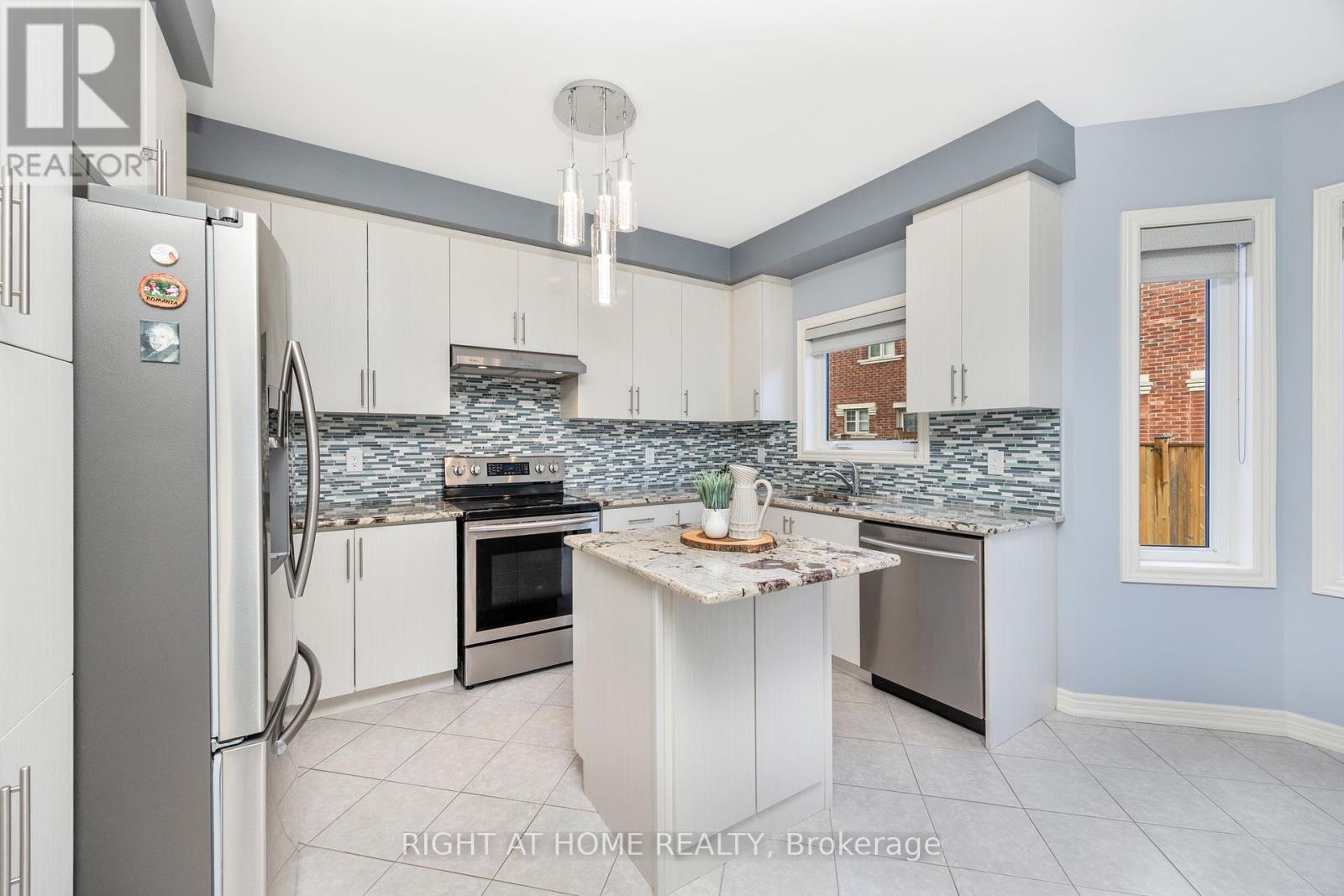557 Settlers Road W, Oakville, Ontario  L6M 1N7 - Photo 8 - W12067513