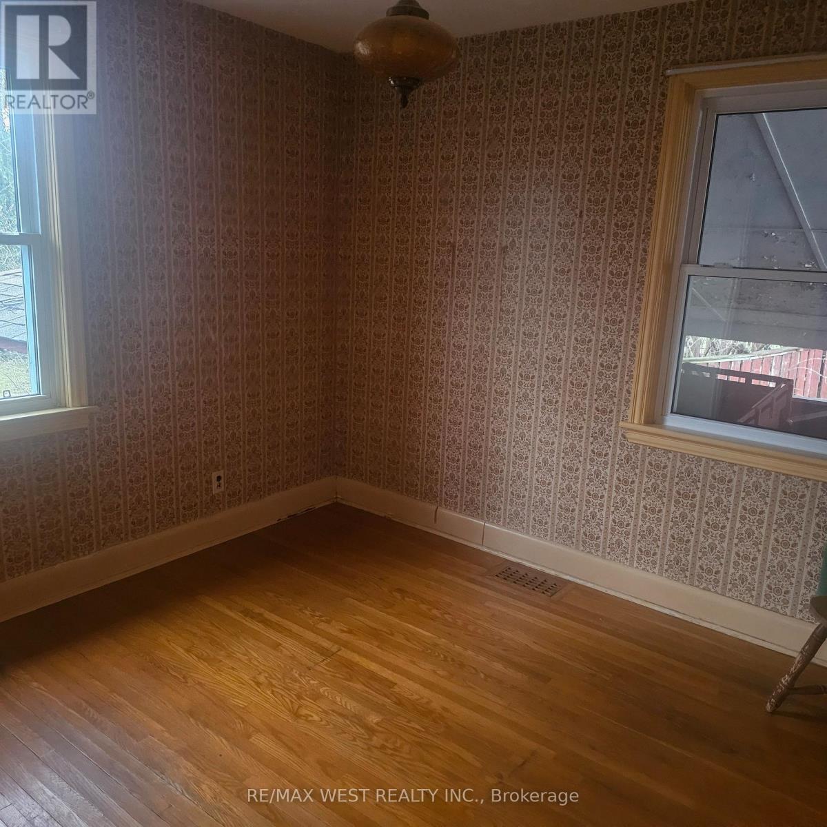 204 David Avenue, Hamilton, Ontario  L9A 3V5 - Photo 10 - X12067512