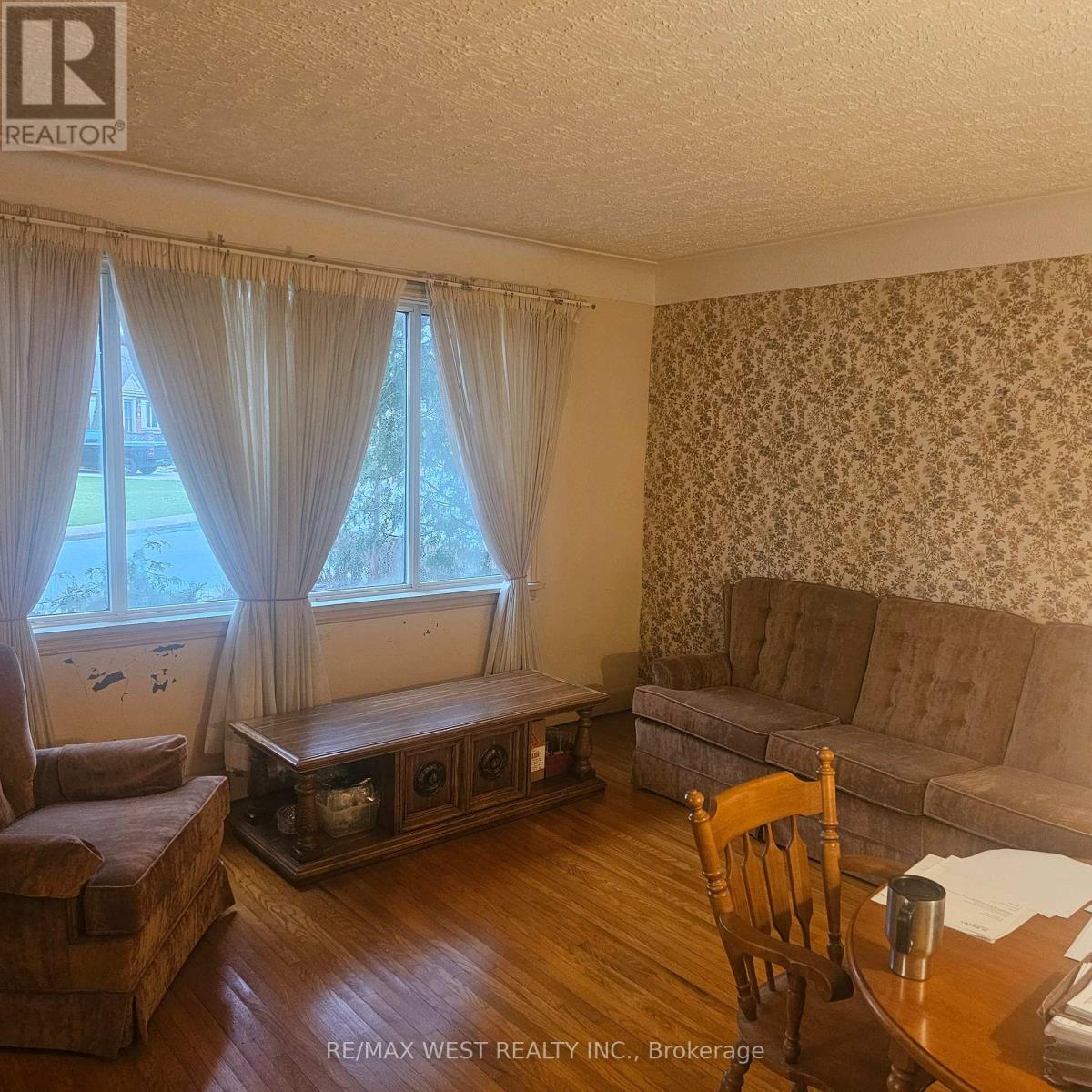 204 David Avenue, Hamilton, Ontario  L9A 3V5 - Photo 11 - X12067512
