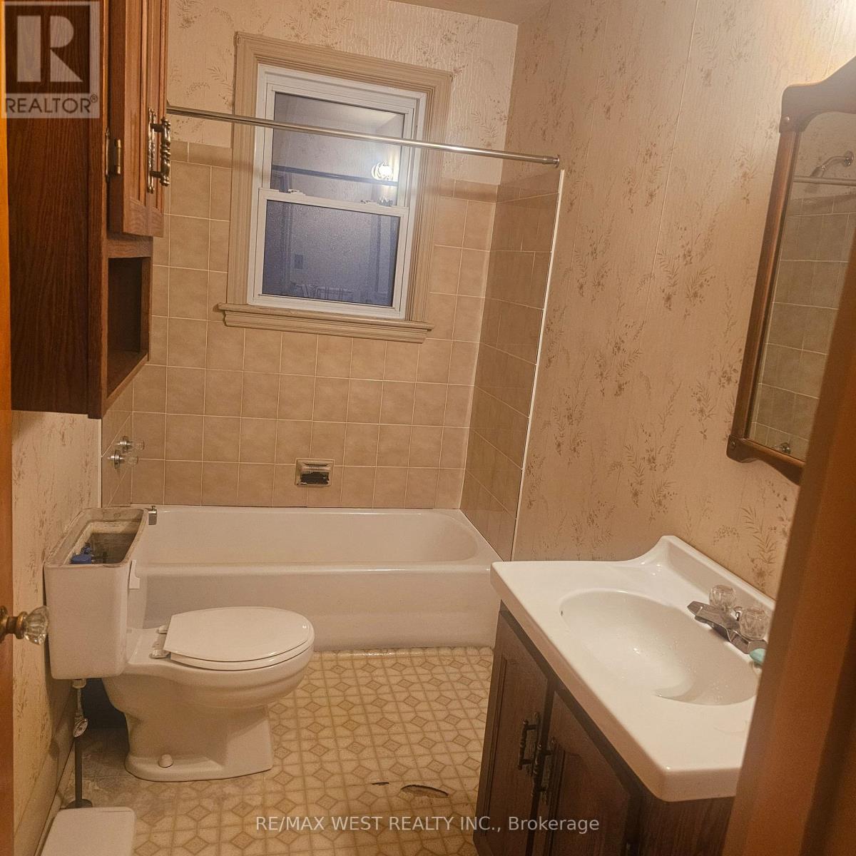 204 David Avenue, Hamilton, Ontario  L9A 3V5 - Photo 12 - X12067512