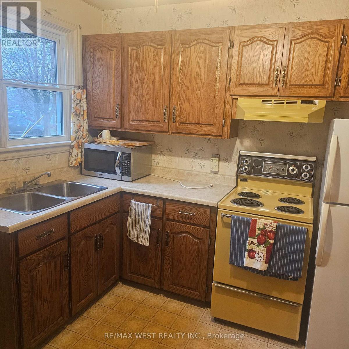 204 David Avenue, Hamilton, Ontario  L9A 3V5 - Photo 13 - X12067512
