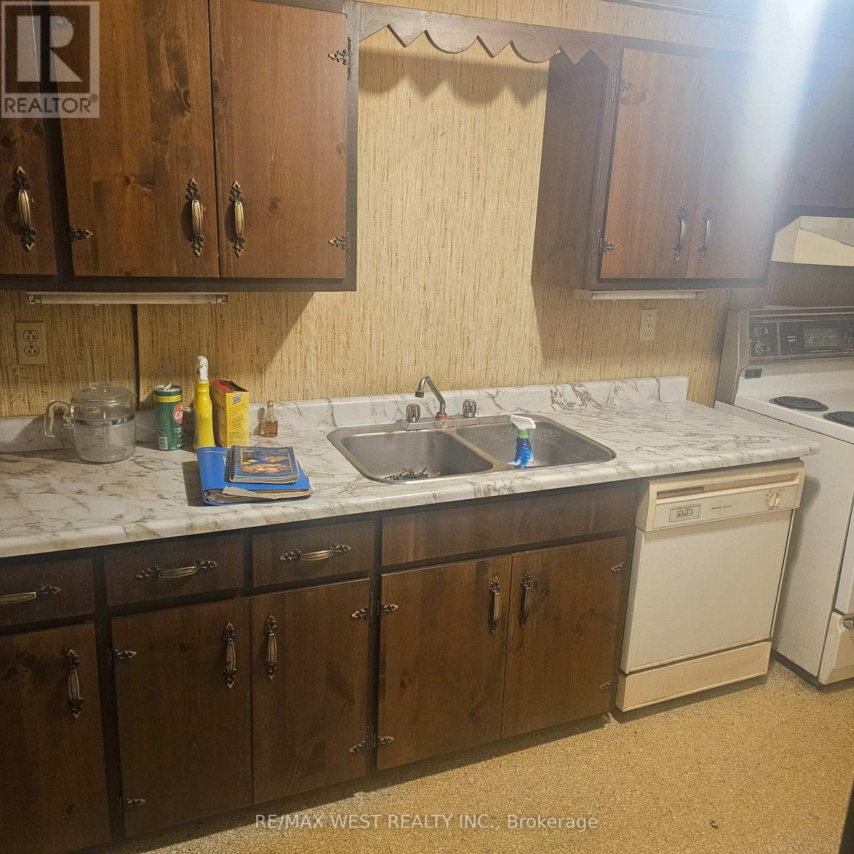 204 David Avenue, Hamilton, Ontario  L9A 3V5 - Photo 15 - X12067512