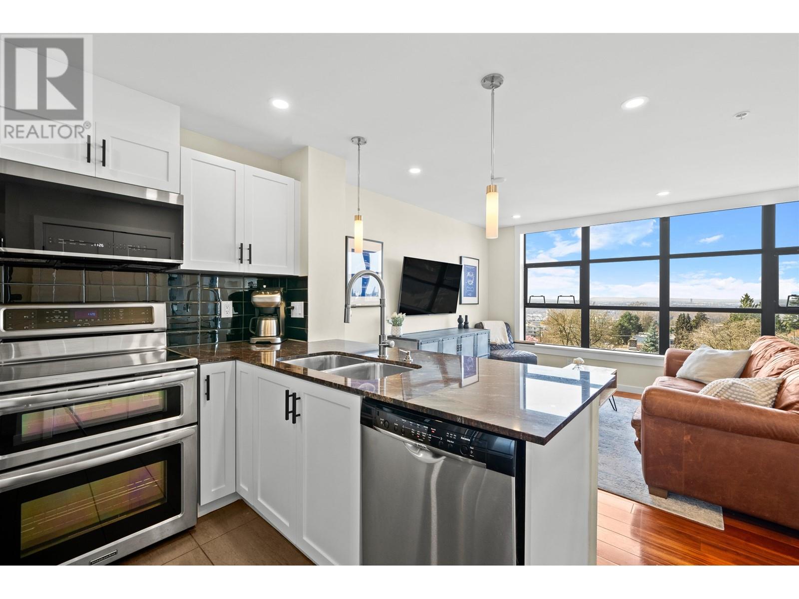 603 306 SIXTH STREET, New Westminster, British Columbia