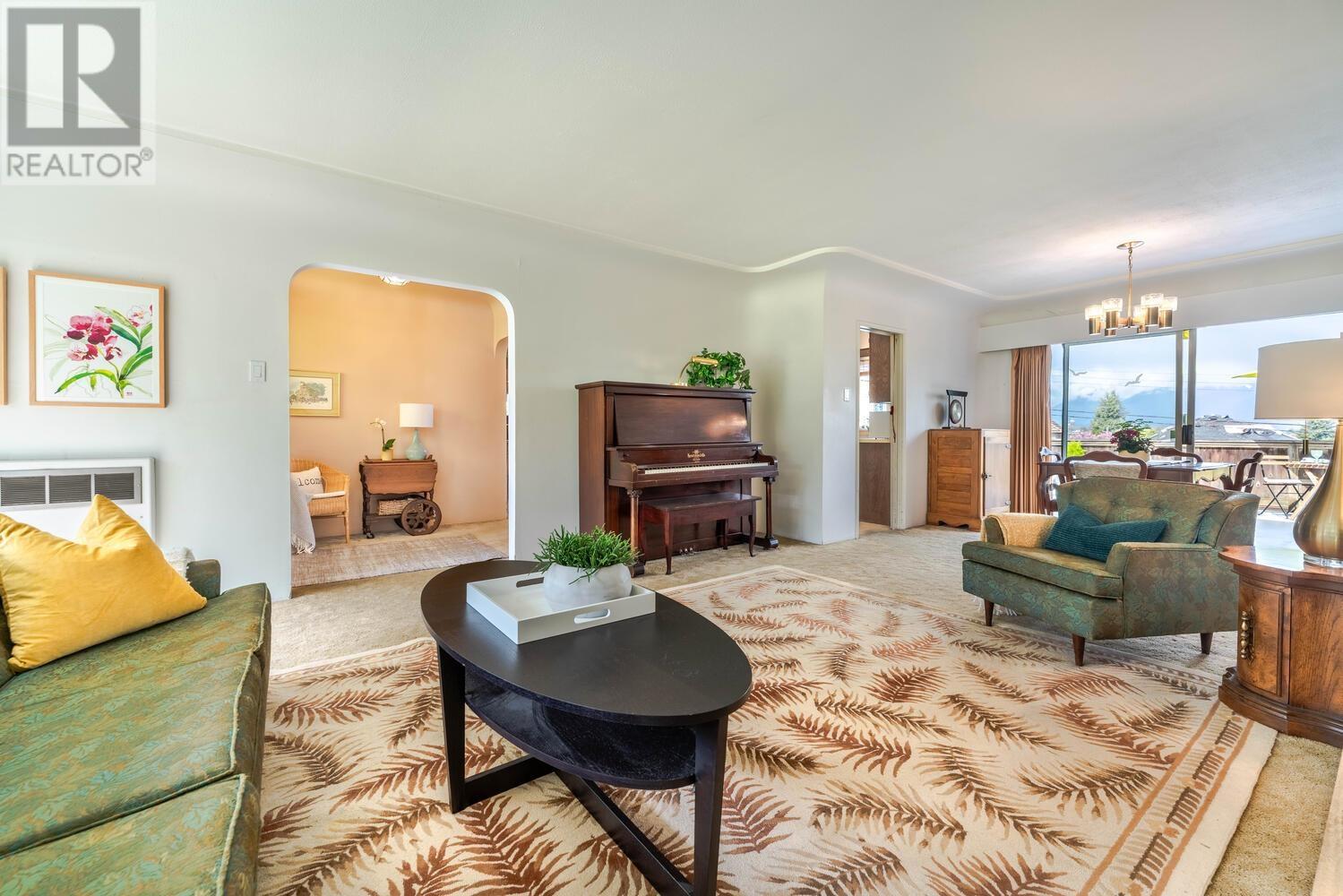 349 Midlothian, Vancouver, British Columbia  V5Y 2M1 - Photo 3 - R2987085