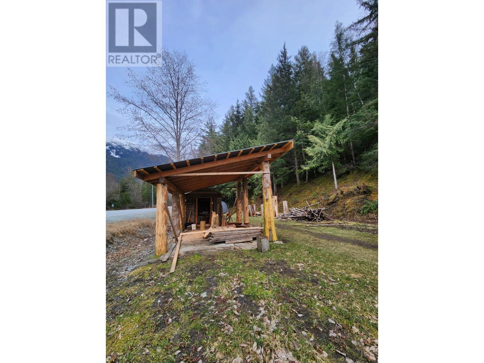 2469 Mackenzie Highway, Bella Coola, British Columbia  V0T 1H0 - Photo 2 - R2982565