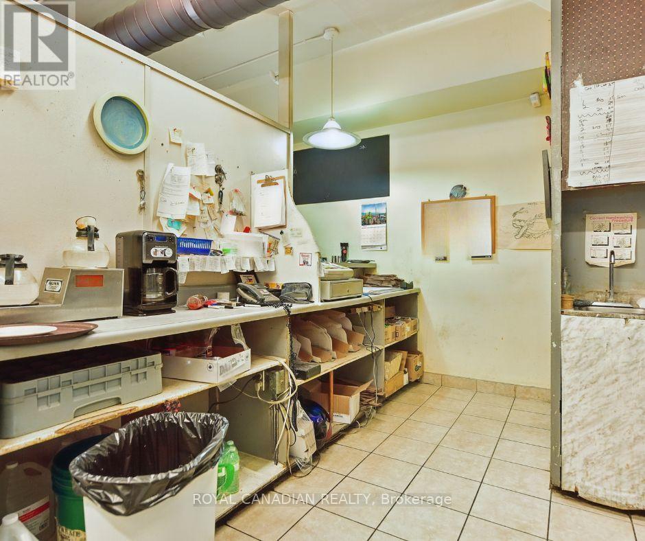 1848 Lakeshore Road W, Mississauga, Ontario  L5J 1J7 - Photo 37 - W12060335