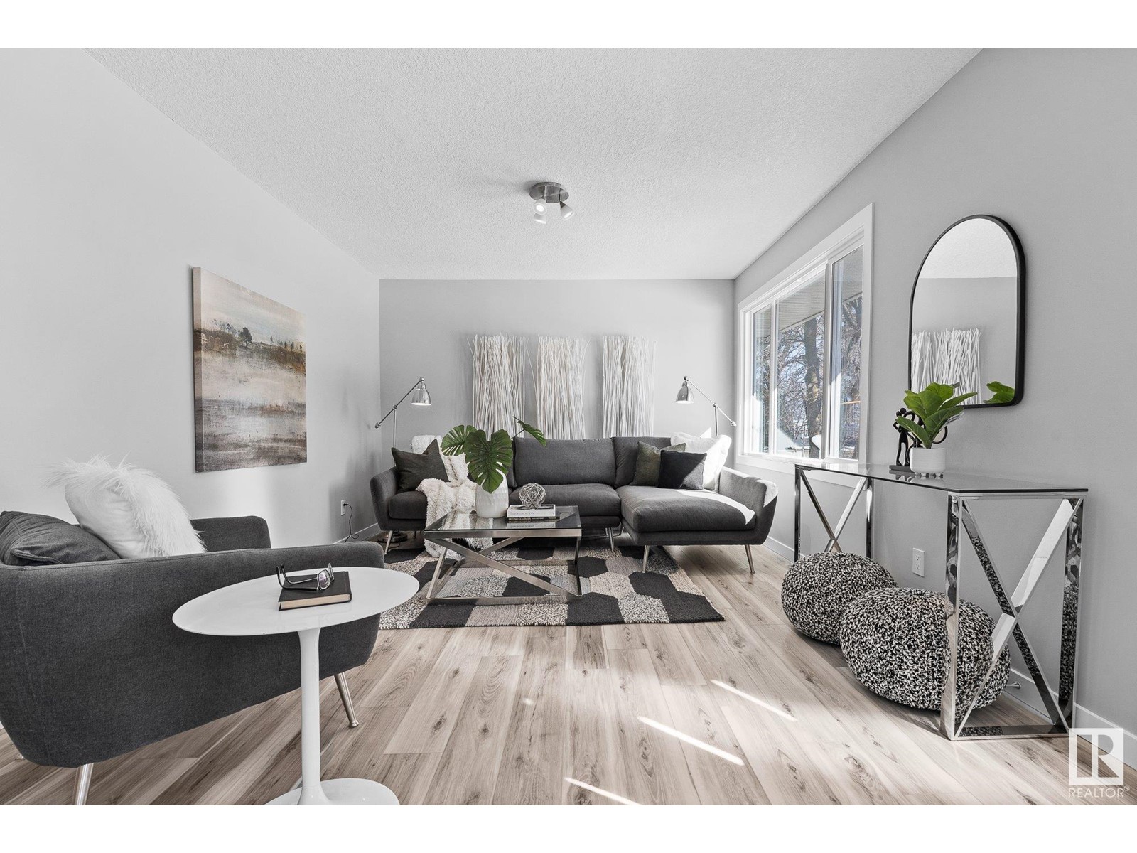Property at 27 Belmont CR image 4