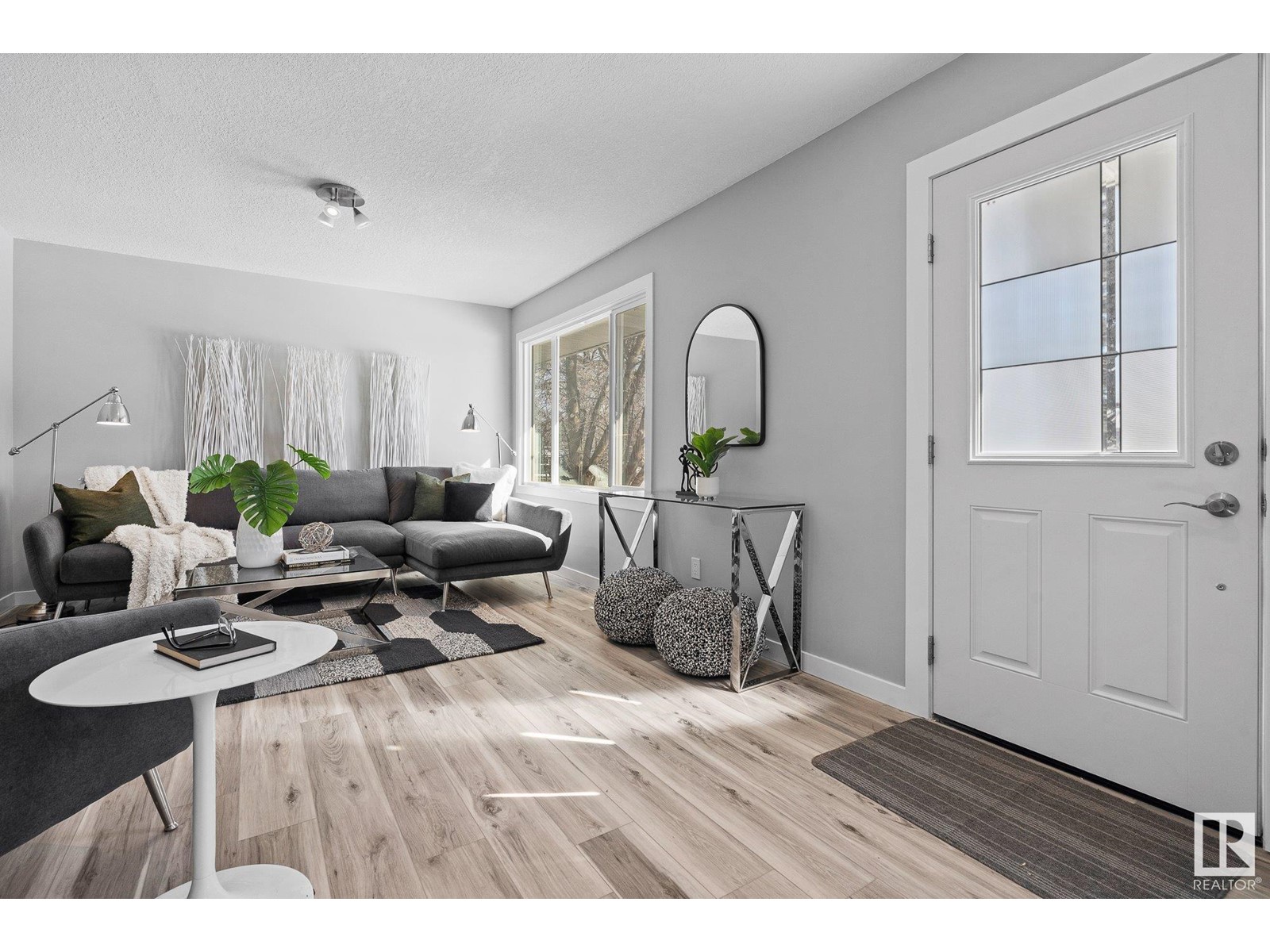 Property at 27 Belmont CR image 3