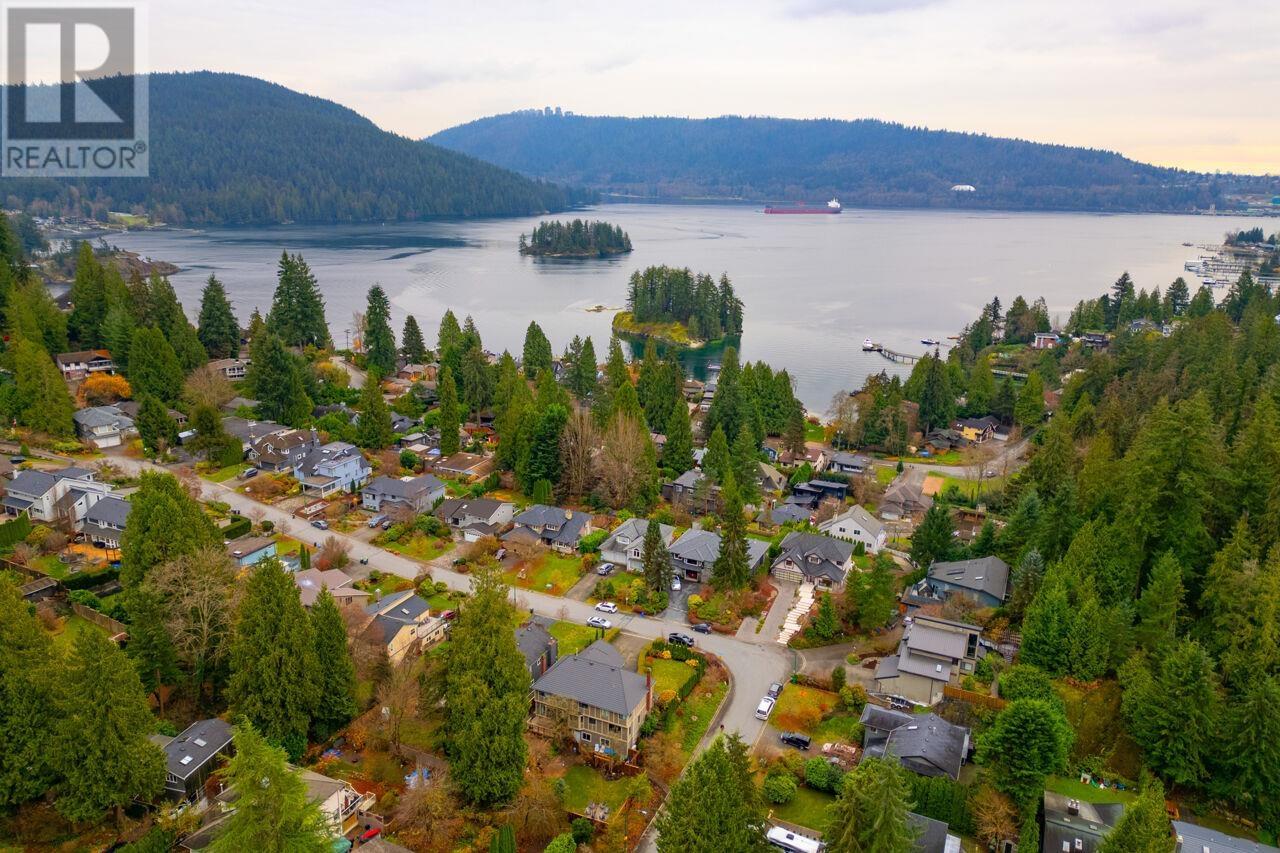1605 Lockehaven Road, North Vancouver, British Columbia  V7G 2H3 - Photo 6 - R2983519