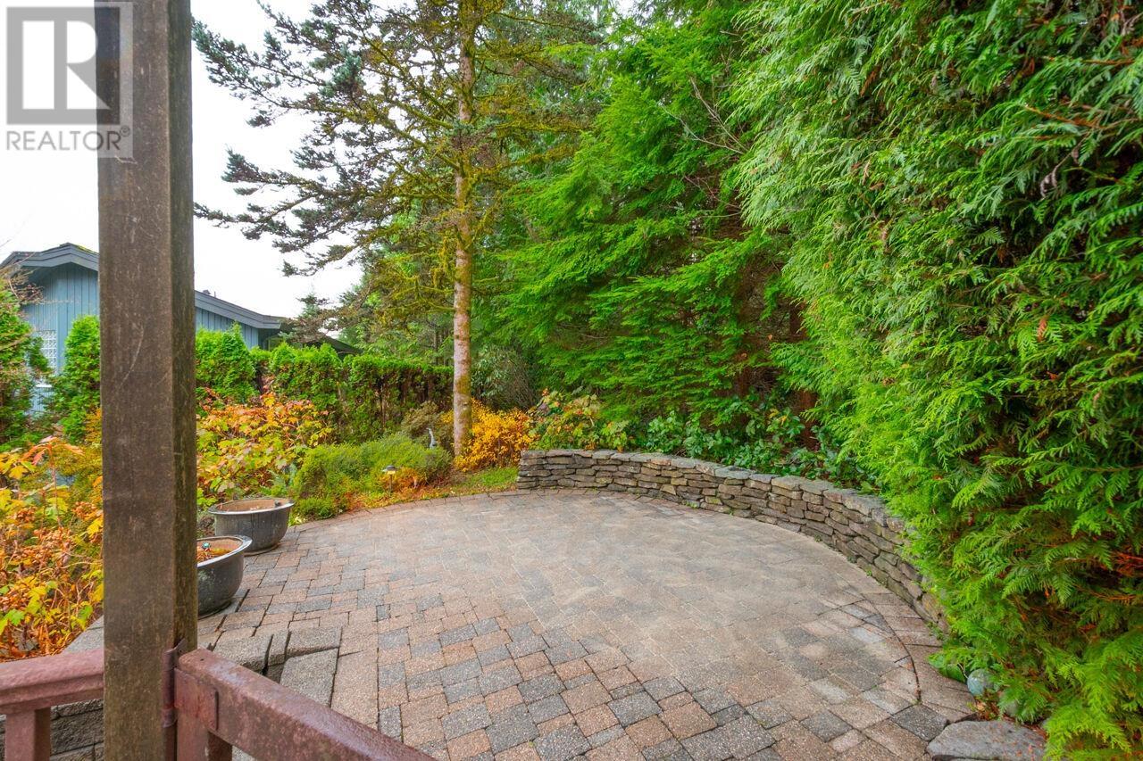 1605 Lockehaven Road, North Vancouver, British Columbia  V7G 2H3 - Photo 33 - R2983519