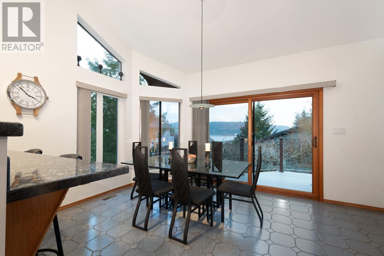 1605 Lockehaven Road, North Vancouver, British Columbia  V7G 2H3 - Photo 8 - R2983519