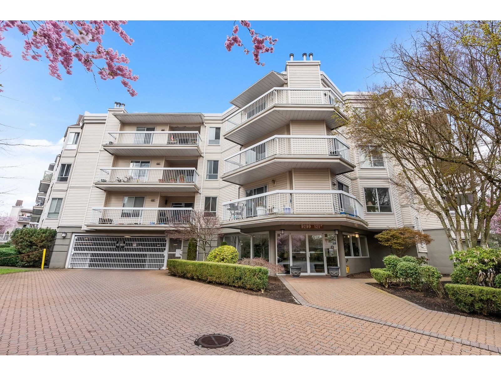 201 9299 121 Street, Surrey, British Columbia  V3V 7X8 - Photo 2 - R2986972