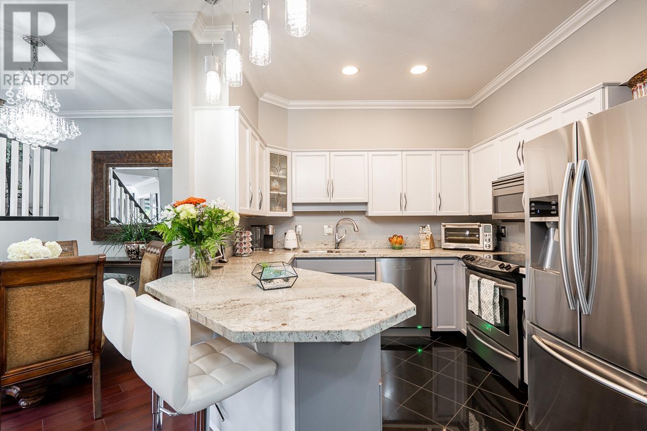 210 25 Richmond Street, New Westminster, British Columbia  V3L 5P9 - Photo 2 - R2980588