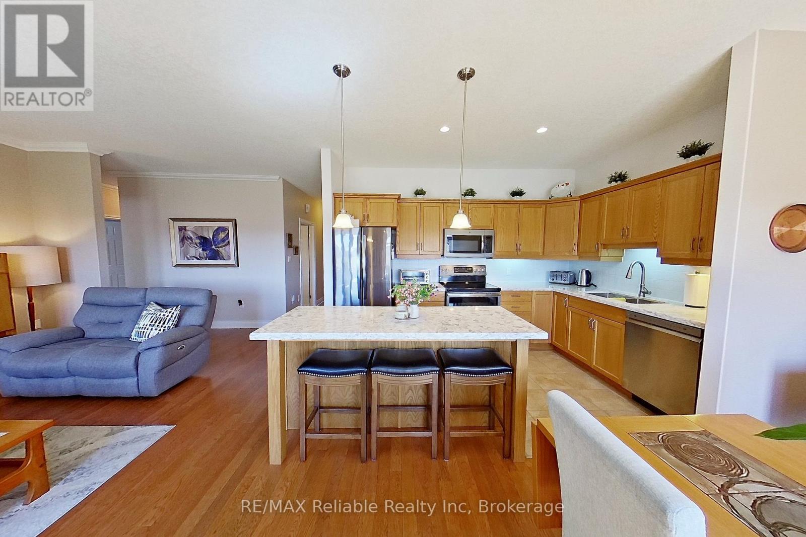 31 Bayfield Mews Lane, Bluewater (Bayfield), Ontario  N0M 1G0 - Photo 14 - X12067723