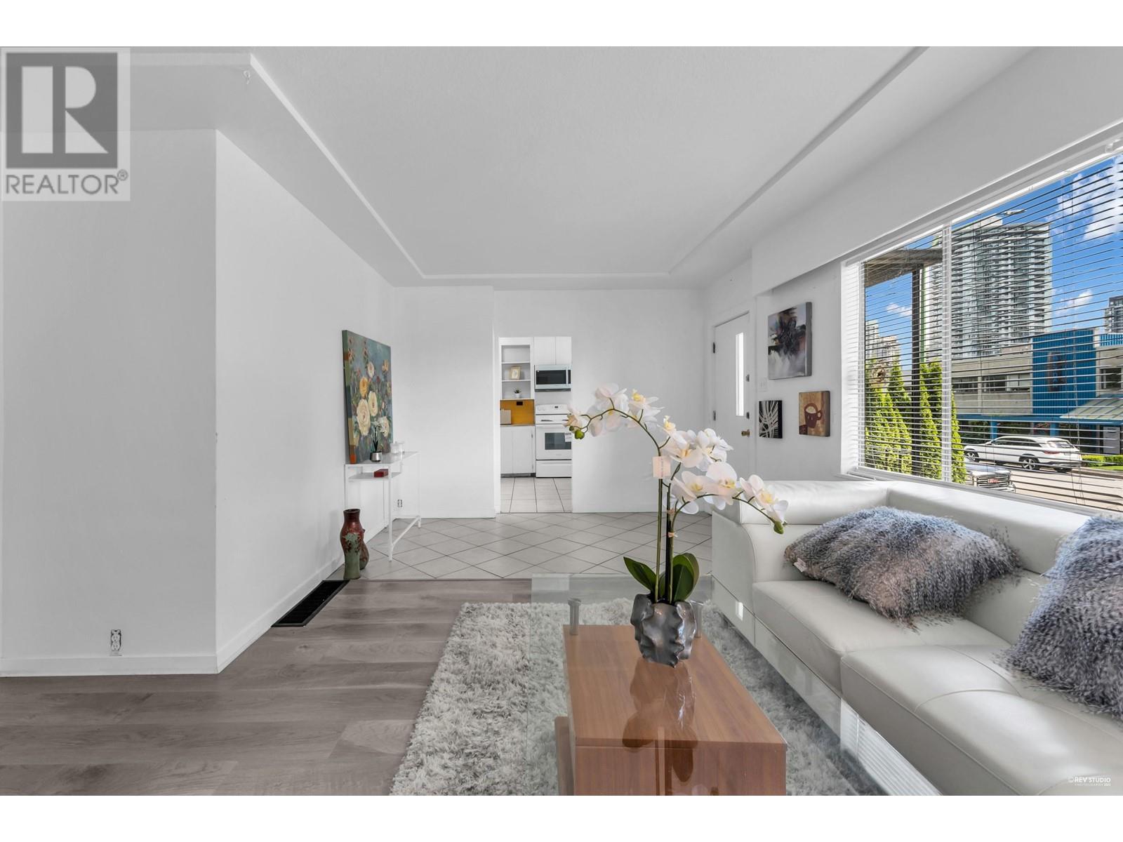 4021 Graveley Street, Burnaby, British Columbia  V5C 3T5 - Photo 6 - R2985958