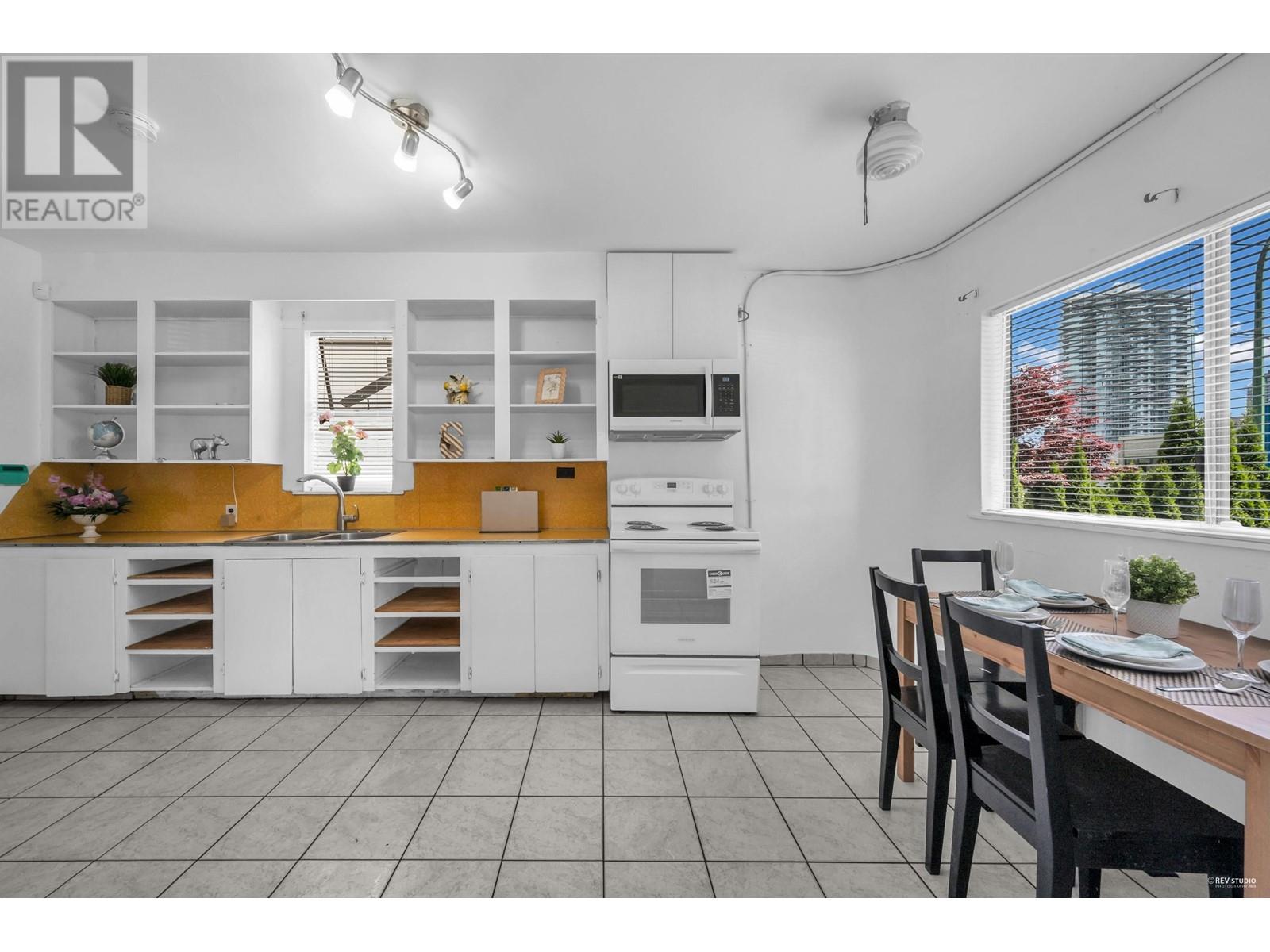 4021 Graveley Street, Burnaby, British Columbia  V5C 3T5 - Photo 8 - R2985958