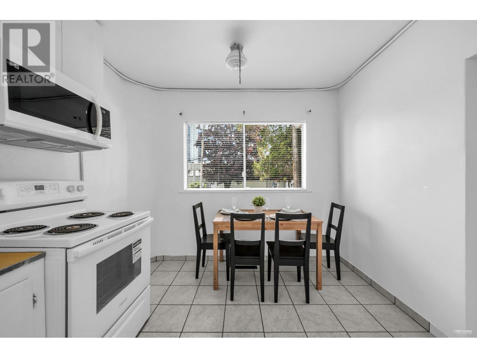 4021 Graveley Street, Burnaby, British Columbia  V5C 3T5 - Photo 10 - R2985958