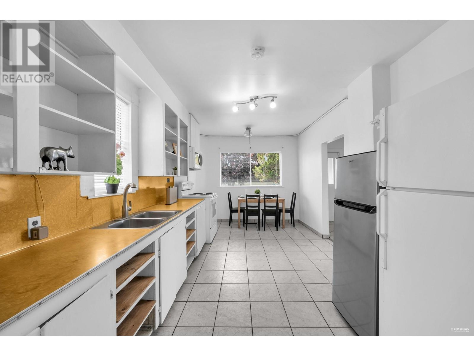4021 Graveley Street, Burnaby, British Columbia  V5C 3T5 - Photo 9 - R2985958