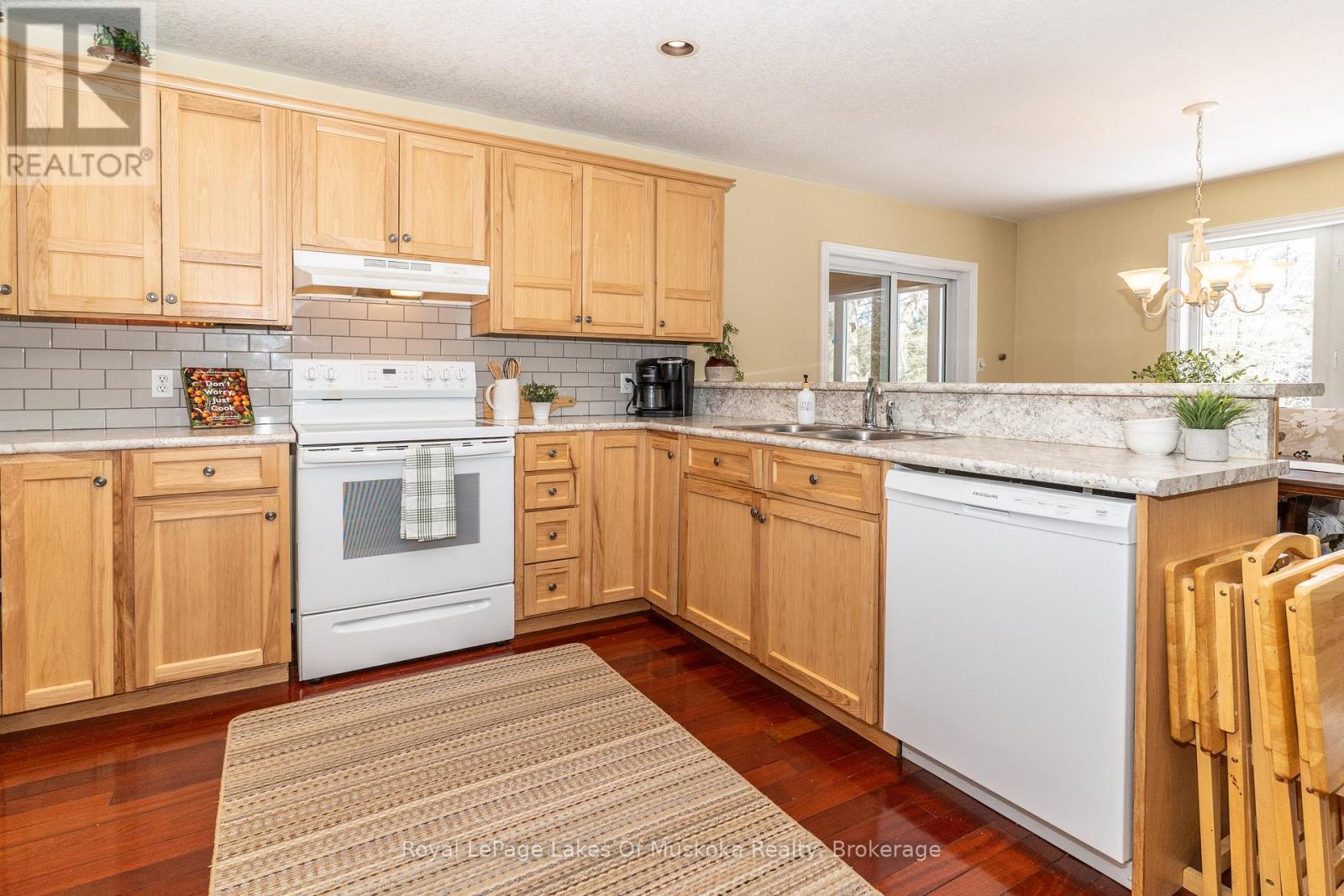 171 River Valley Drive, Huntsville, Ontario  P0B 1L0 - Photo 11 - X12067402