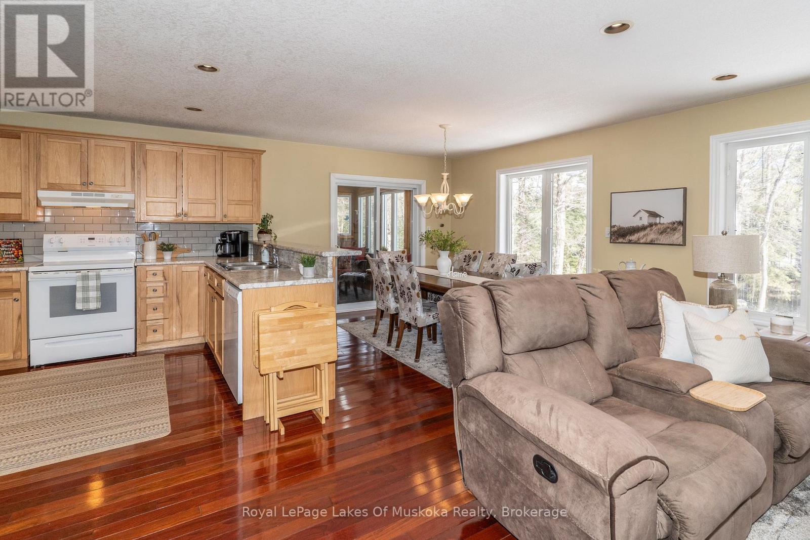 171 River Valley Drive, Huntsville, Ontario  P0B 1L0 - Photo 9 - X12067402