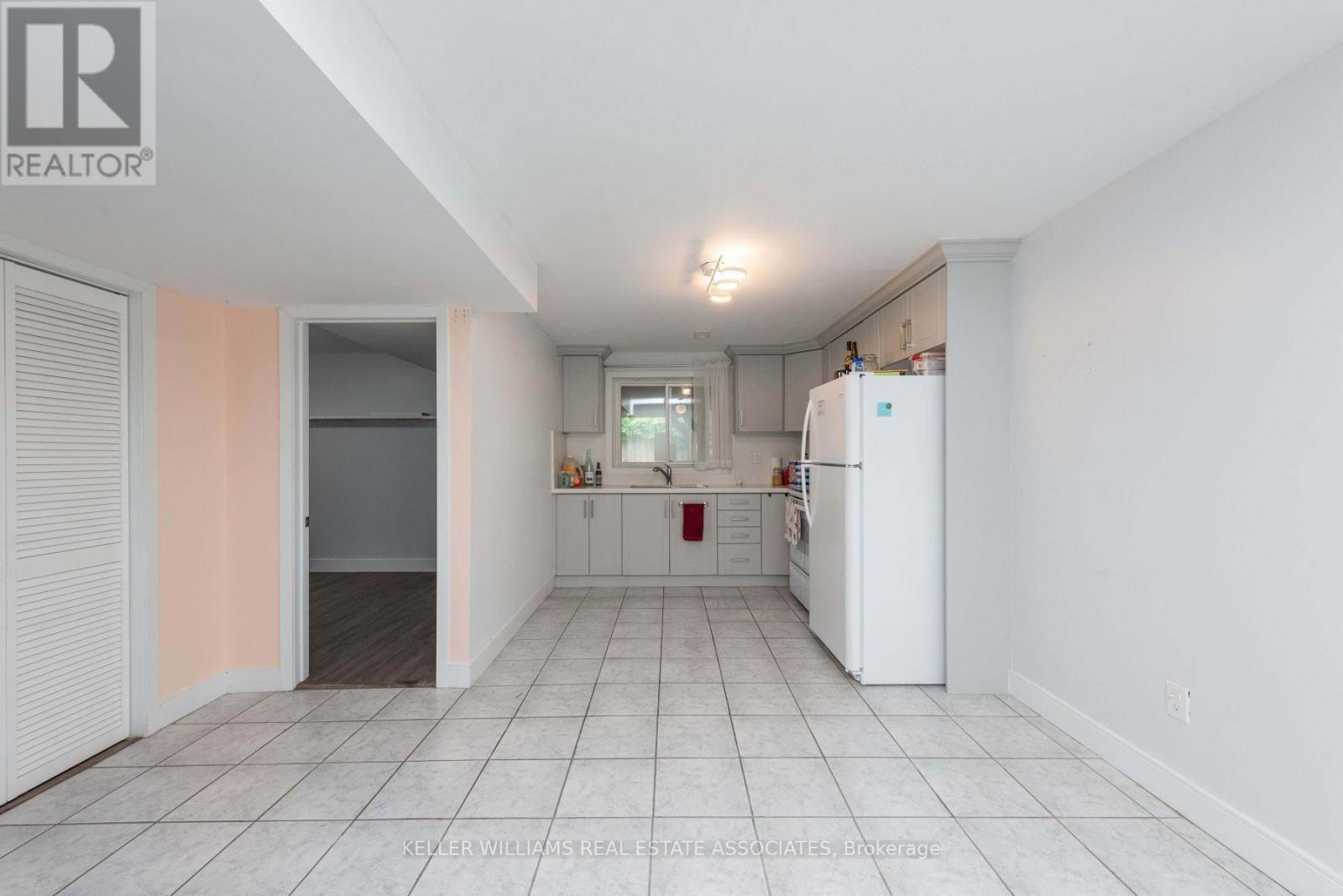 631 Ashprior Avenue, Mississauga, Ontario  L5R 3N6 - Photo 10 - W12067671