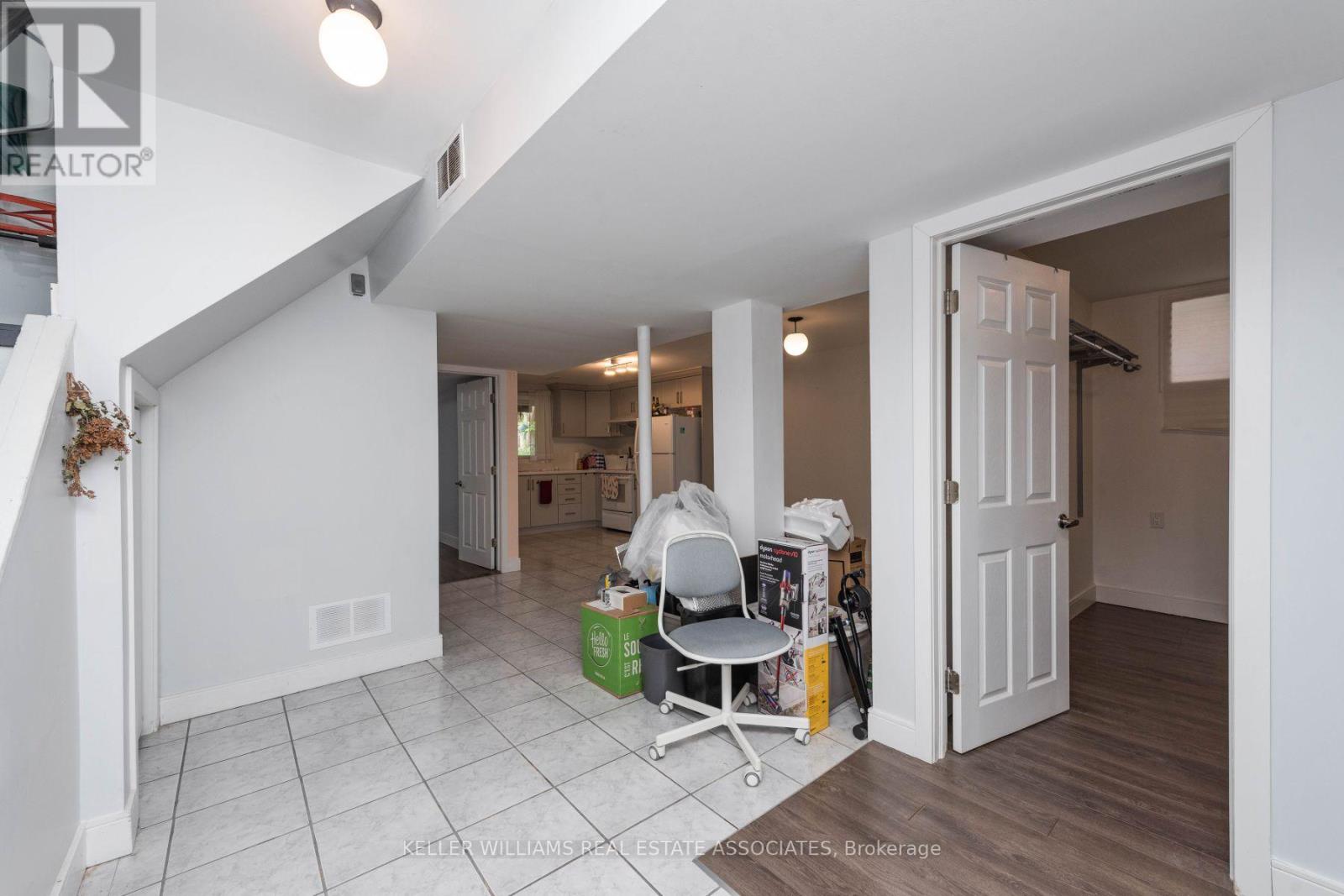 631 Ashprior Avenue, Mississauga, Ontario  L5R 3N6 - Photo 21 - W12067671