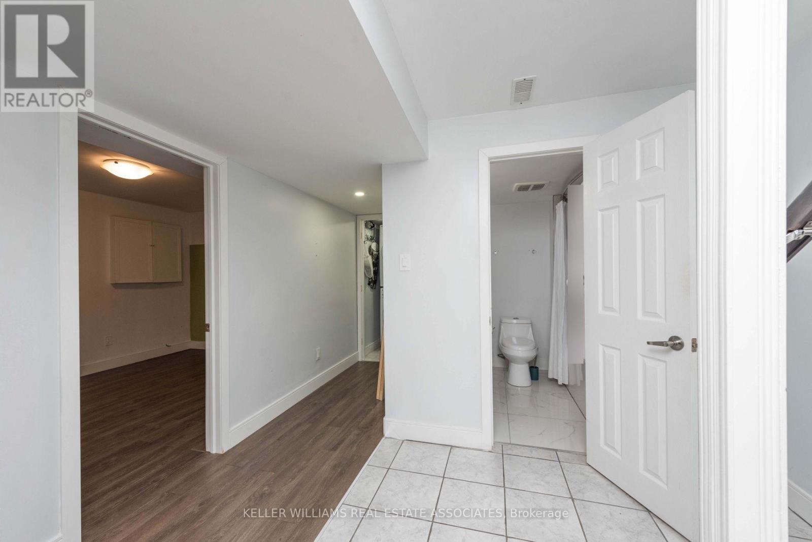 631 Ashprior Avenue, Mississauga, Ontario  L5R 3N6 - Photo 9 - W12067671