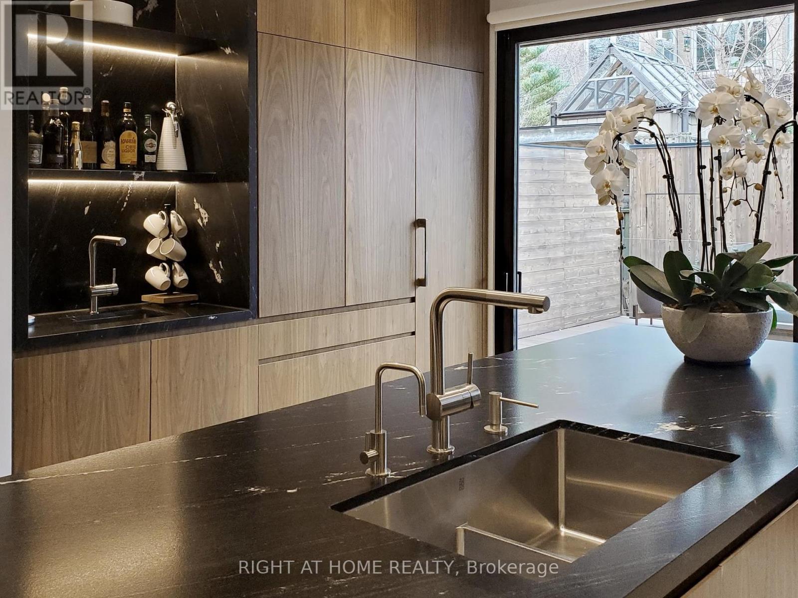 15 Durie Street E, Toronto, Ontario  M6S 3E5 - Photo 10 - W12067685