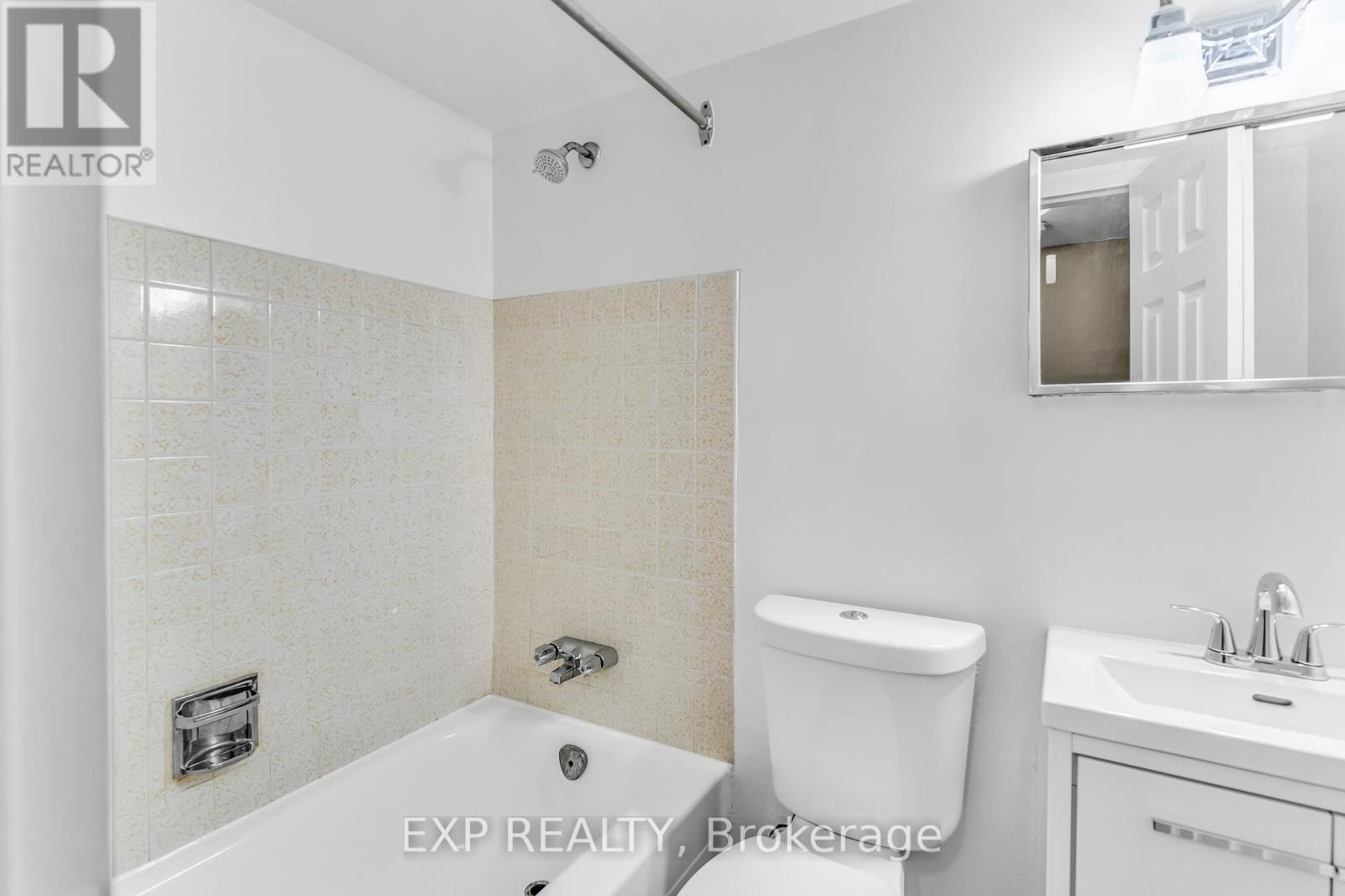 104 - 601 Barber Avenue N, North Perth, Ontario  N4W 1S4 - Photo 9 - X12063602