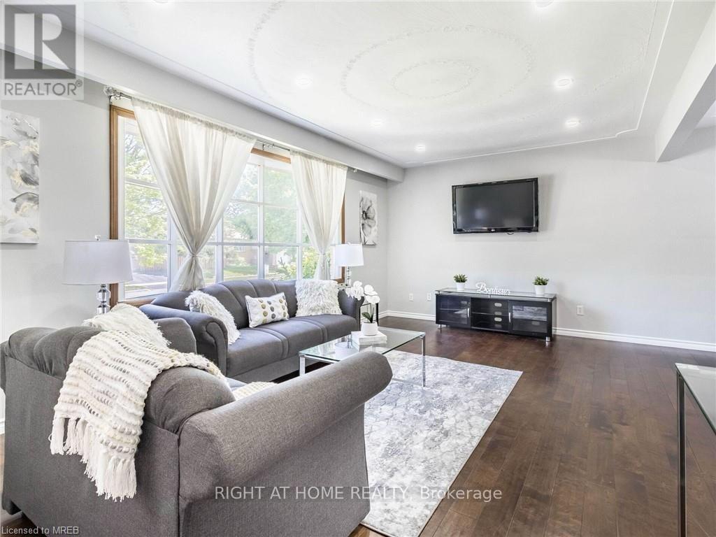 189 Northlake Drive, Waterloo, Ontario  N2V 1B7 - Photo 12 - X12067677