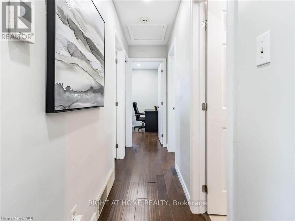 189 Northlake Drive, Waterloo, Ontario  N2V 1B7 - Photo 15 - X12067677