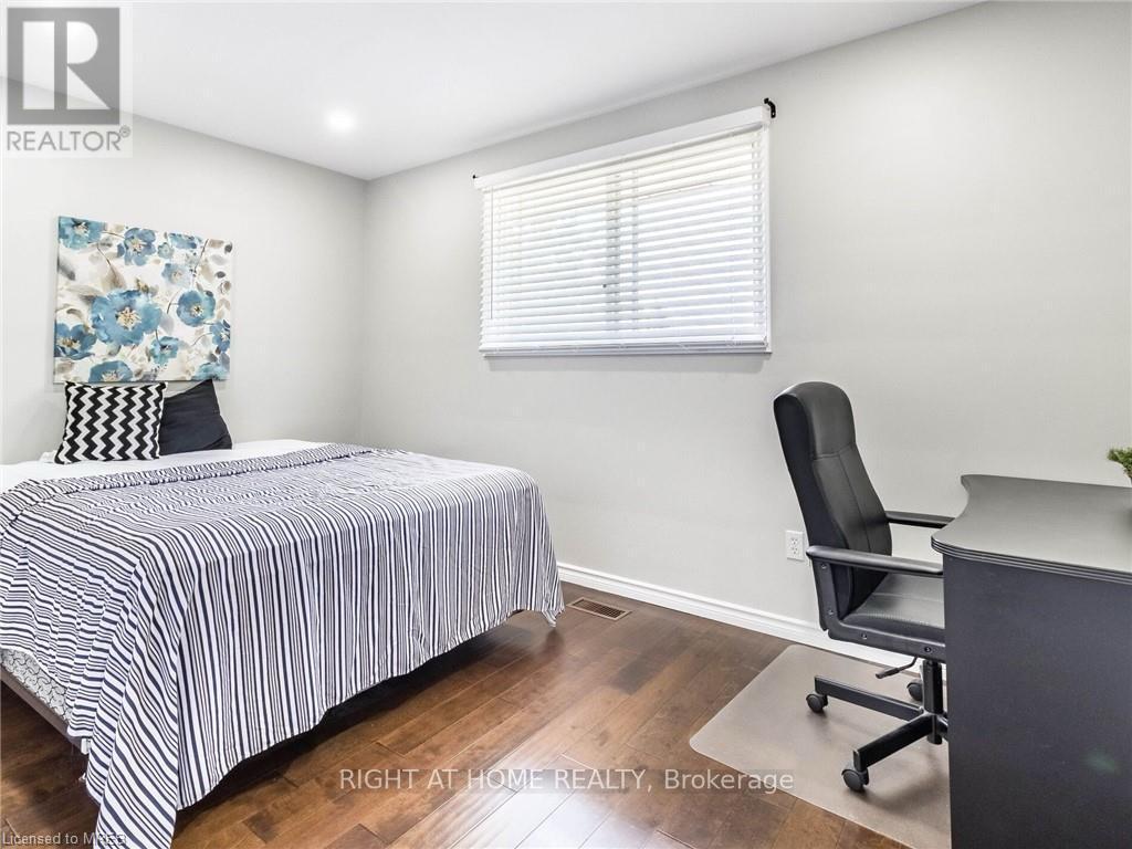 189 Northlake Drive, Waterloo, Ontario  N2V 1B7 - Photo 19 - X12067677