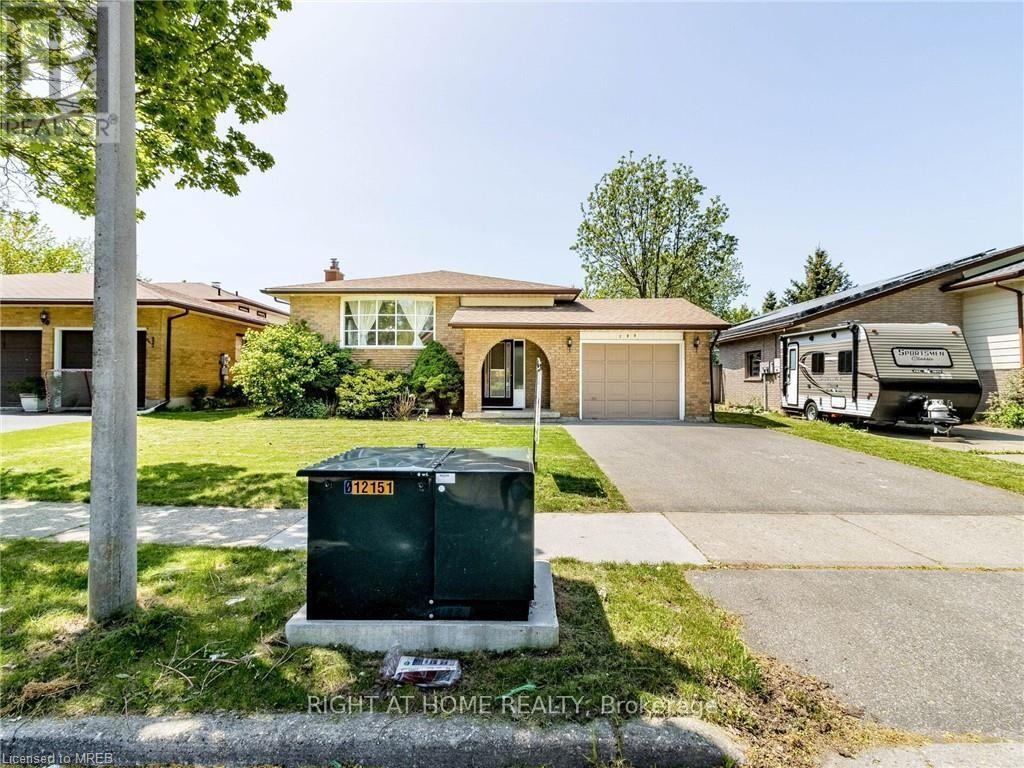 189 Northlake Drive, Waterloo, Ontario  N2V 1B7 - Photo 2 - X12067677