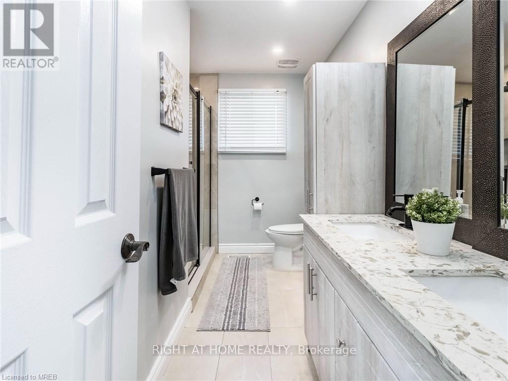 189 Northlake Drive, Waterloo, Ontario  N2V 1B7 - Photo 21 - X12067677