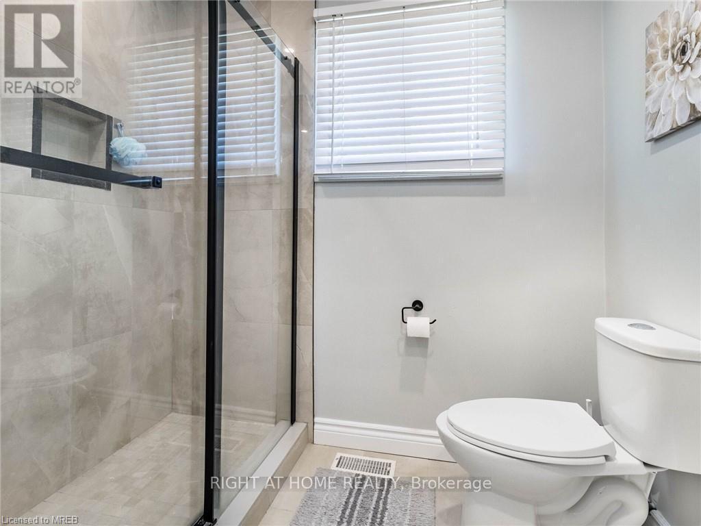 189 Northlake Drive, Waterloo, Ontario  N2V 1B7 - Photo 22 - X12067677