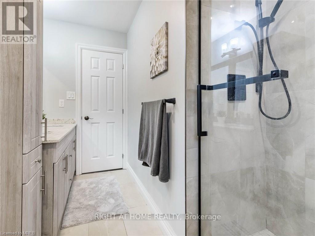 189 Northlake Drive, Waterloo, Ontario  N2V 1B7 - Photo 23 - X12067677