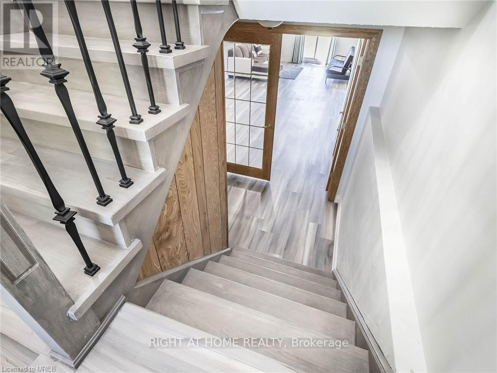 189 Northlake Drive, Waterloo, Ontario  N2V 1B7 - Photo 24 - X12067677