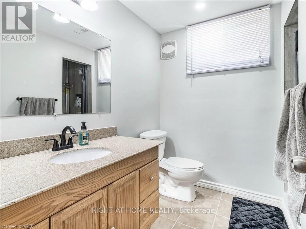 189 Northlake Drive, Waterloo, Ontario  N2V 1B7 - Photo 27 - X12067677