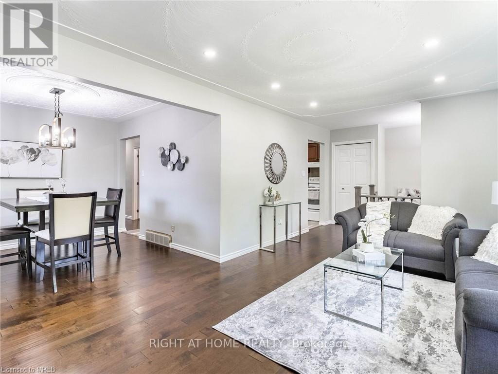 189 Northlake Drive, Waterloo, Ontario  N2V 1B7 - Photo 6 - X12067677