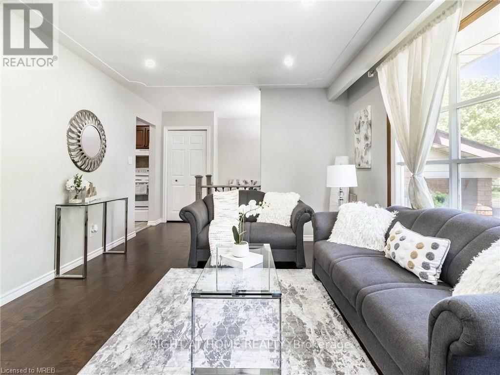 189 Northlake Drive, Waterloo, Ontario  N2V 1B7 - Photo 8 - X12067677