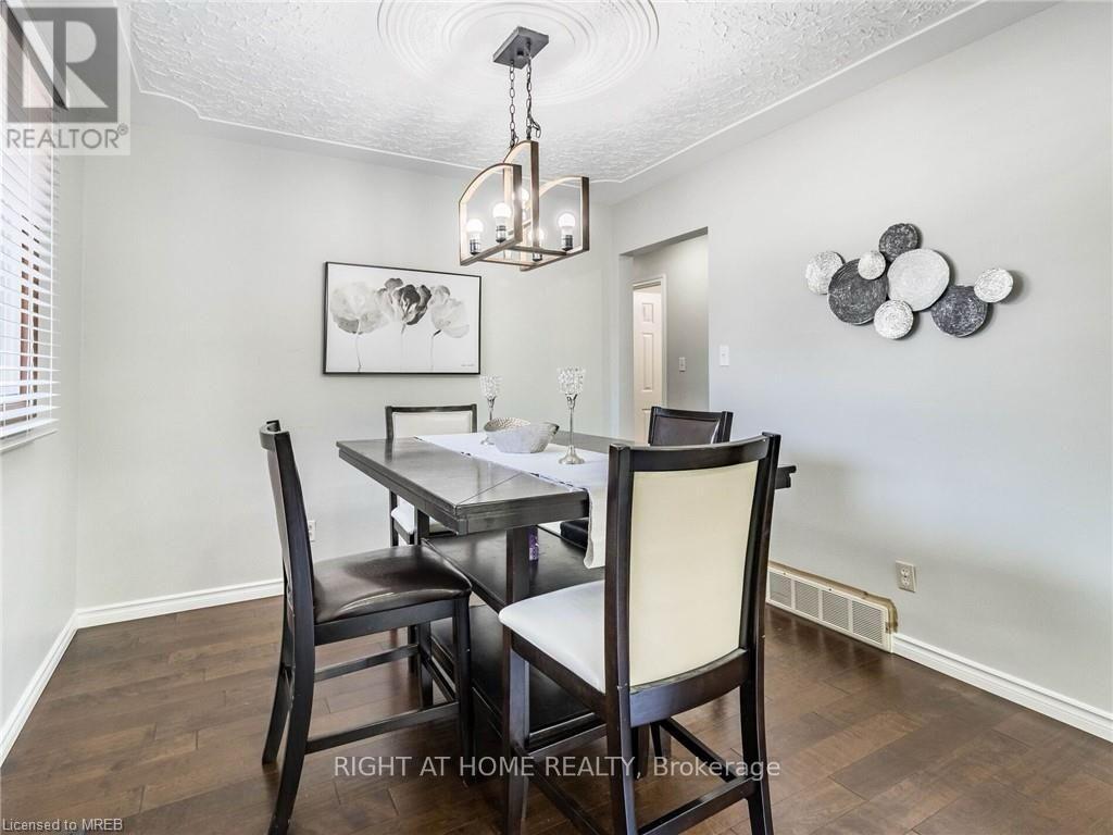 189 Northlake Drive, Waterloo, Ontario  N2V 1B7 - Photo 9 - X12067677