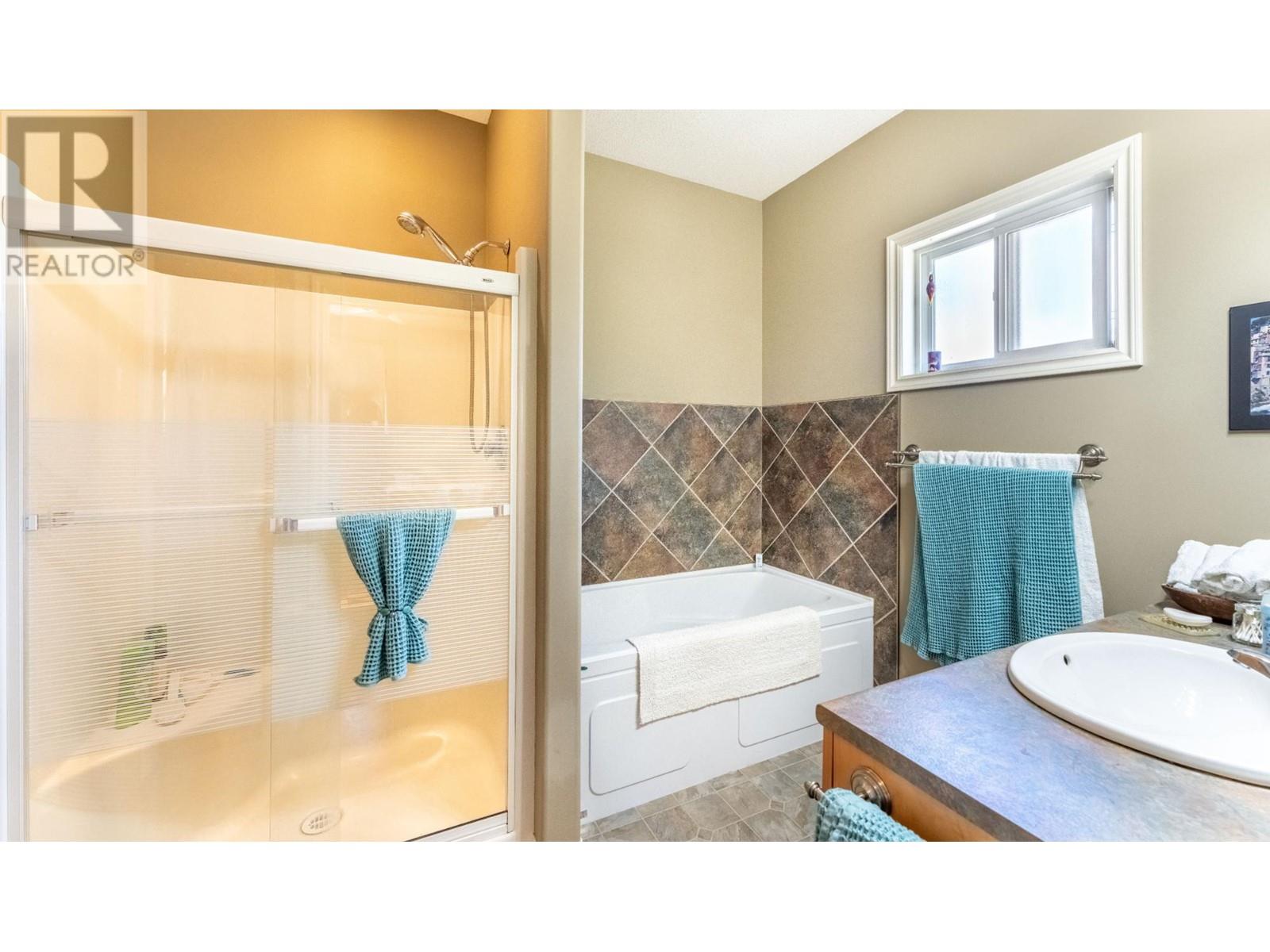 14533 Smith Road, Gray Creek, British Columbia  V0B 1E0 - Photo 33 - 10342443