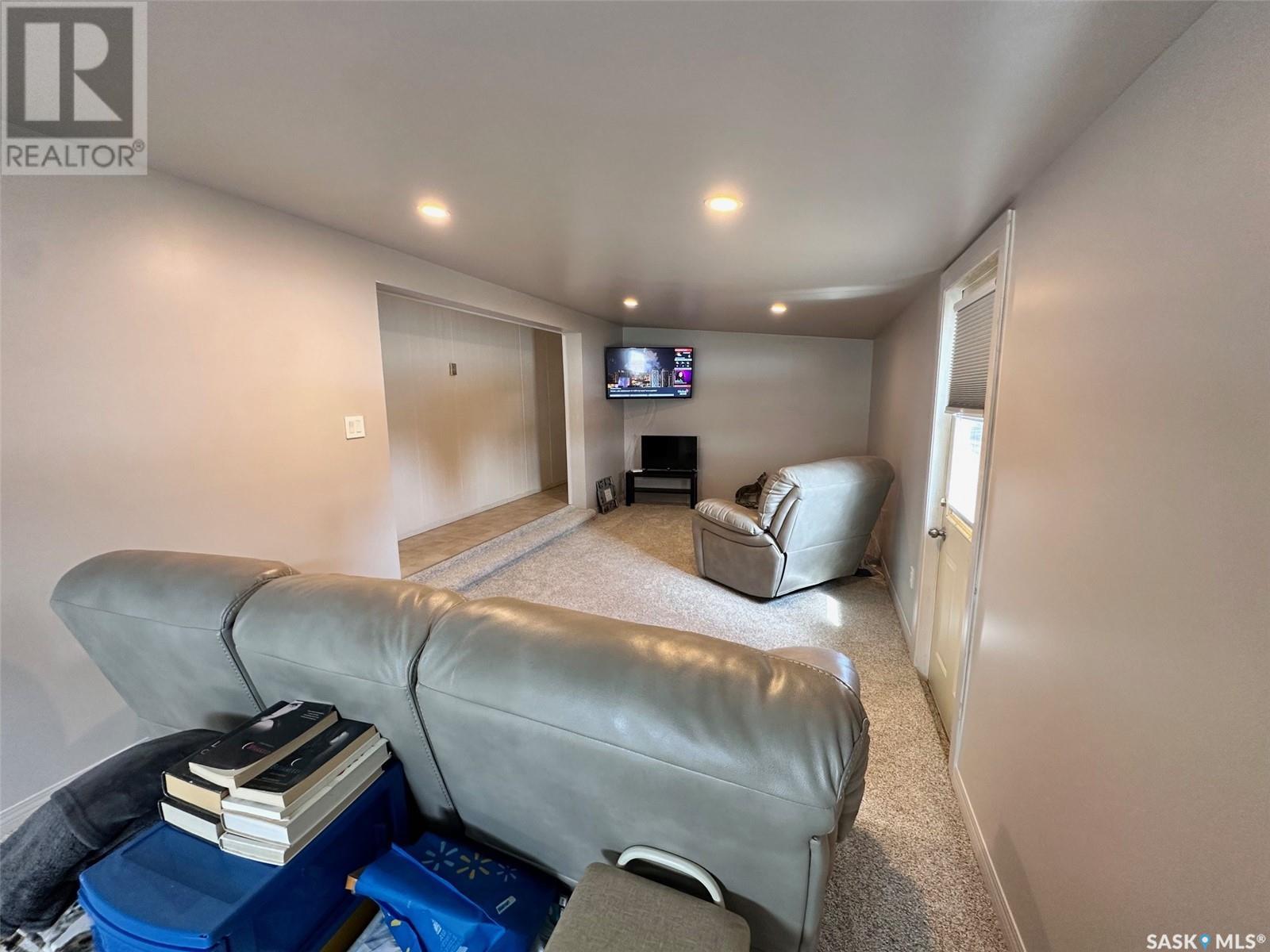 64 1st Avenue E, Leoville, Saskatchewan  S0J 1N0 - Photo 4 - SK002041