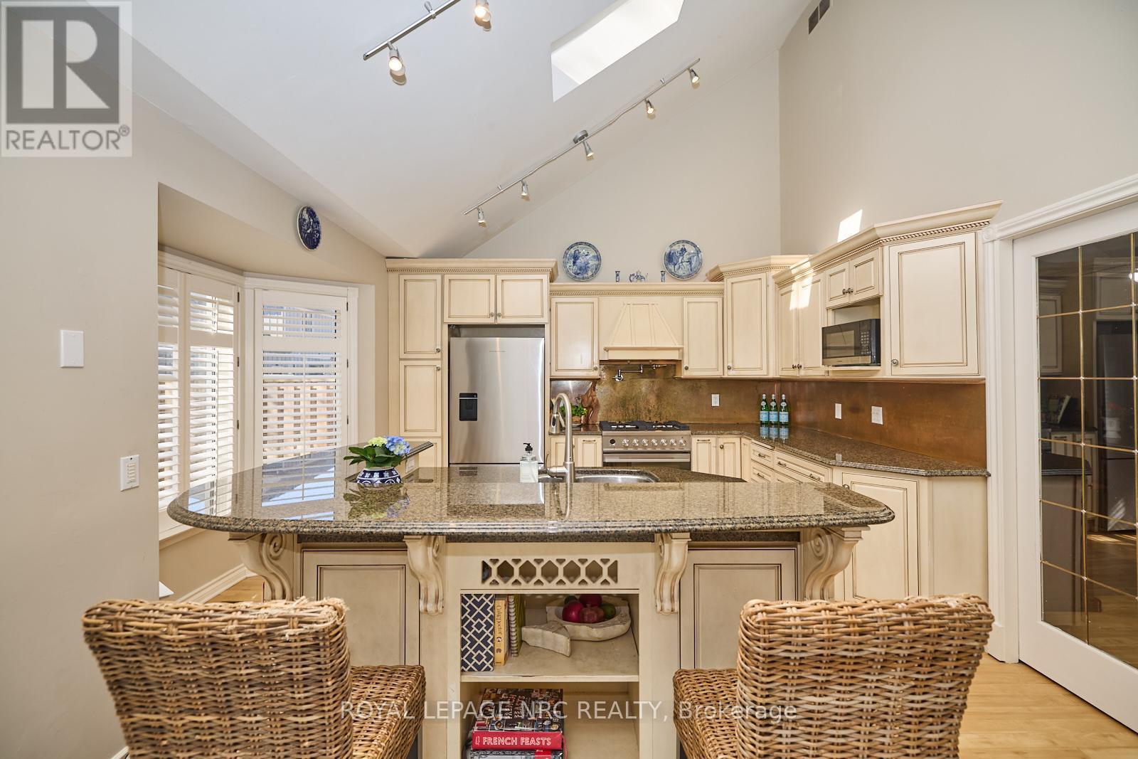 12 Brigantine Court, St. Catharines (Port Weller), Ontario  L2M 7V4 - Photo 12 - X12067740