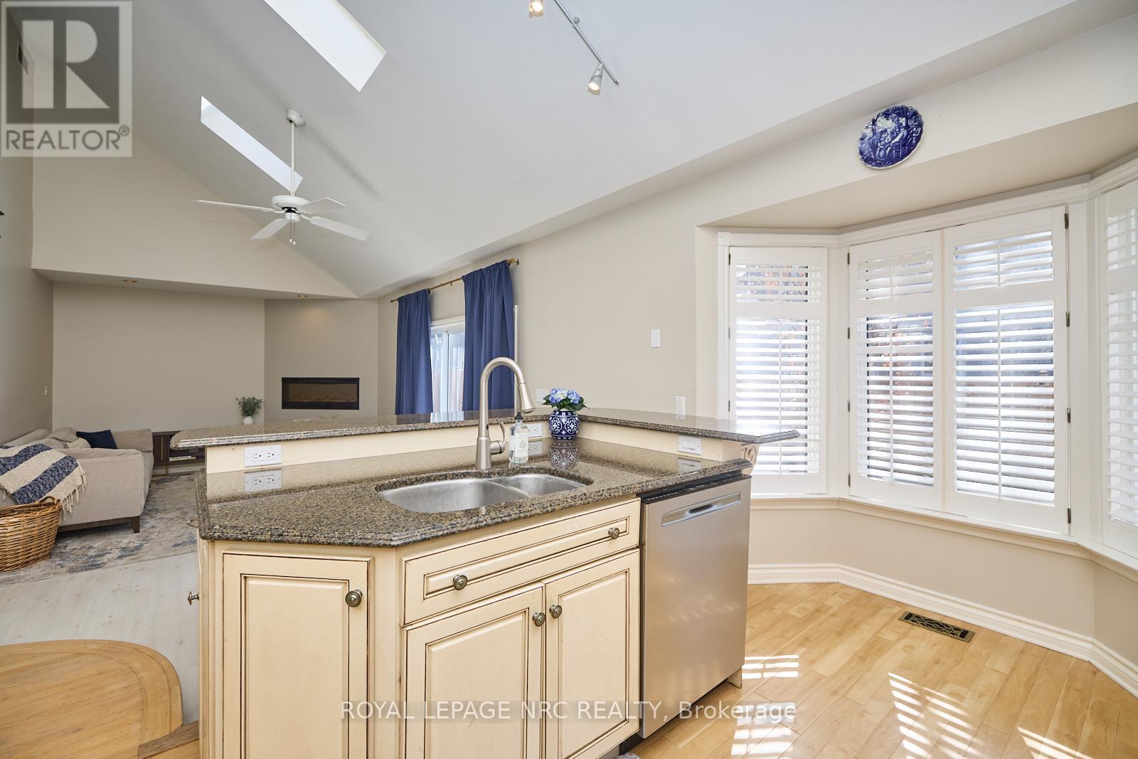 12 Brigantine Court, St. Catharines (Port Weller), Ontario  L2M 7V4 - Photo 14 - X12067740