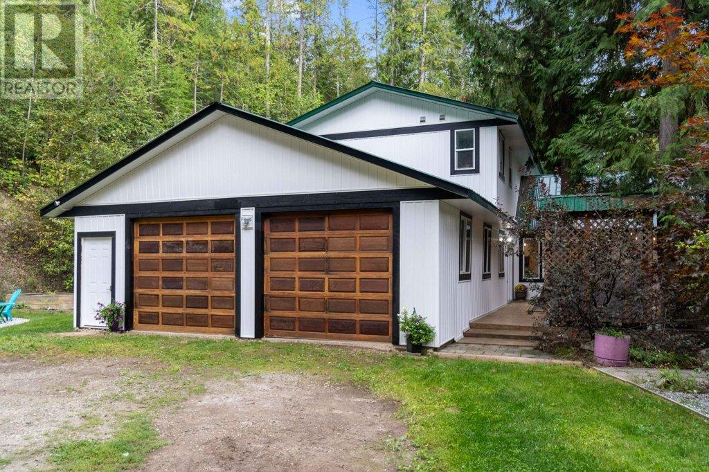 9048 Hummingbird Drive, Swansea Point, British Columbia  V0E 2K2 - Photo 1 - 10342317