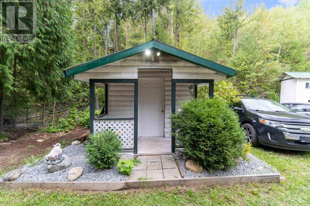 9048 Hummingbird Drive, Swansea Point, British Columbia  V0E 2K2 - Photo 10 - 10342317
