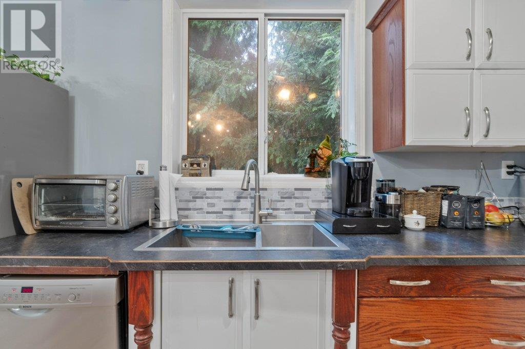 9048 Hummingbird Drive, Swansea Point, British Columbia  V0E 2K2 - Photo 20 - 10342317